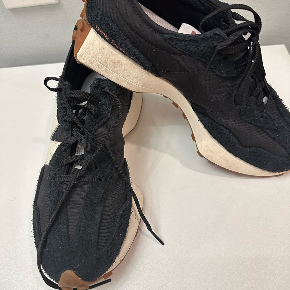 New Balance 327 Sneakers sz 10